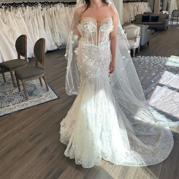 Aime Leon Dore White Sleeveless Wedding Gown - Picture 3 of 3